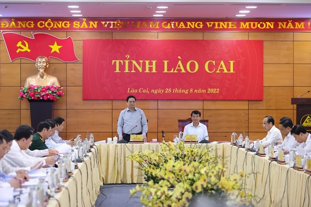 Thủ tướng Phạm Minh Chính làm việc với Ban Thường vụ Tỉnh ủy Lào Cai. Ảnh: VGP/Nhật Bắc