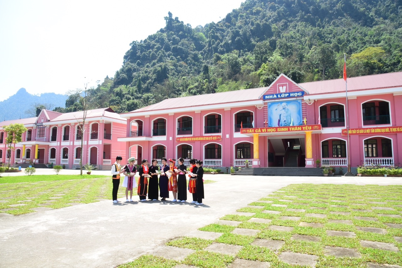 Thành lập trường PTDT Nội trú THCS&THPT huyện Lâm Bình tạo điều kiện thuận lợi cho học sinh địa phương được đi học cấp THPT