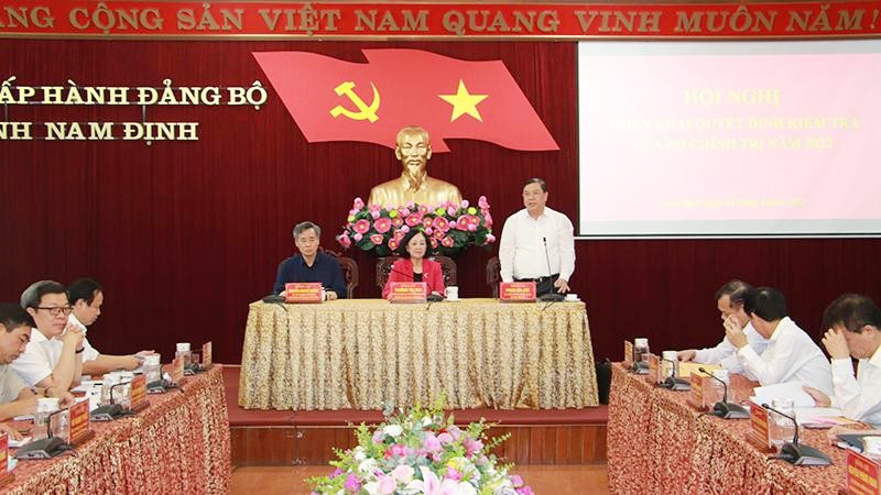 Đồng chí Phạm Gia Túc, Ủy viên Trung ương Đảng, Bí thư Tỉnh ủy Nam Định trân trọng tiếp thu các ý kiến của Đoàn kiểm tra 548 của Bộ Chính trị
