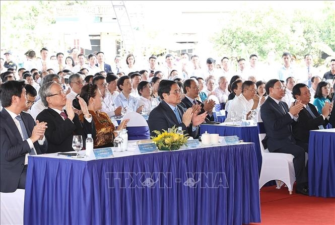 Thủ tướng Phạm Minh Chính đến dự lễ khánh thành tuyến đường cao tốc Vân Đồn-Móng Cái. (Ảnh: Dương Giang/TTXVN)