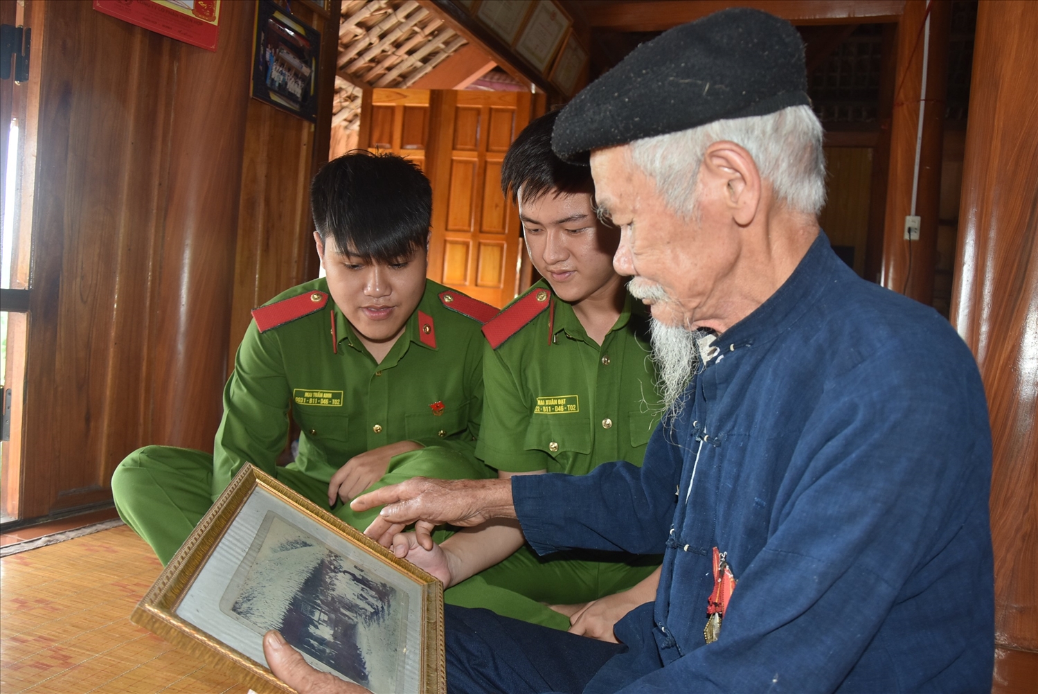 Ông Hoàng Ngọc kể cho thế hệ trẻ nghe câu chuyện về Bác Hồ với Tân Trào