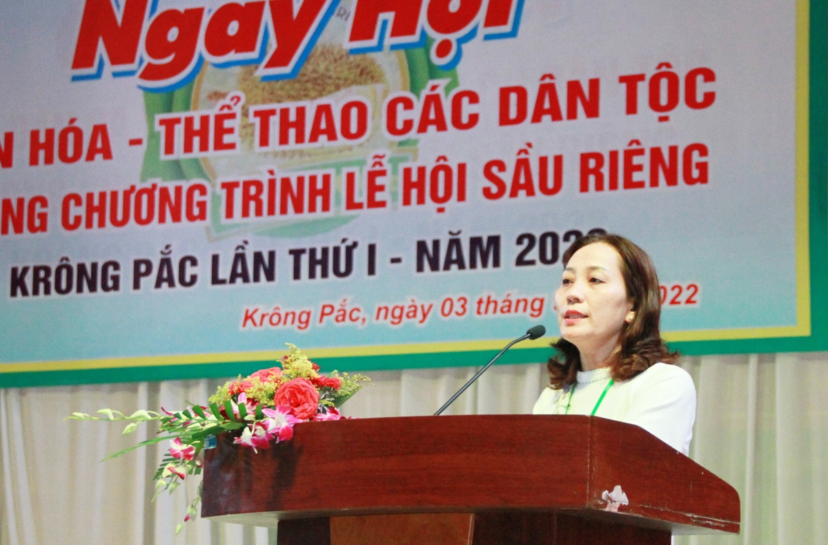 Bà Nguyễn Thị Kim Oanh - Phó Chủ tịch UBND huyện Krông Pắc phát biểu tại Ngày hội Văn hóa, thể thao các dân tộc