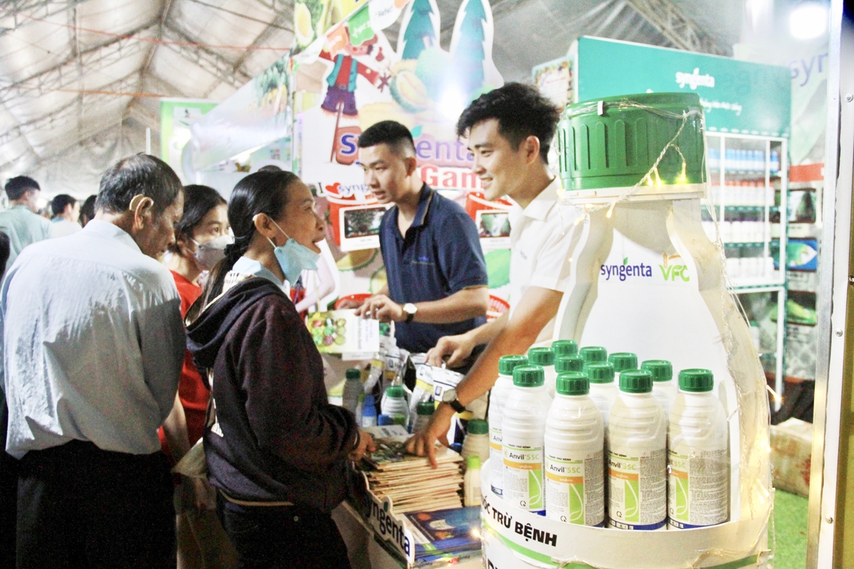 Hội chợ triển lãm các sản phẩm OCOP nằm trong chuỗi các hoạt động tại Lễ hội sầu riêng Krông Pắk - lần thứ nhất diễn ra từ ngày 28/8 đến hết ngày 3/9 tại Quảng trường hồ Tân An (thị trấn Phước An, huyện Krông Pắc, Đắk Lắk)