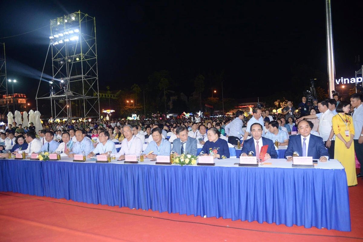Đại biểu các Lãnh đạo Đảng, Nhà nước tham dự buổi Lễ 