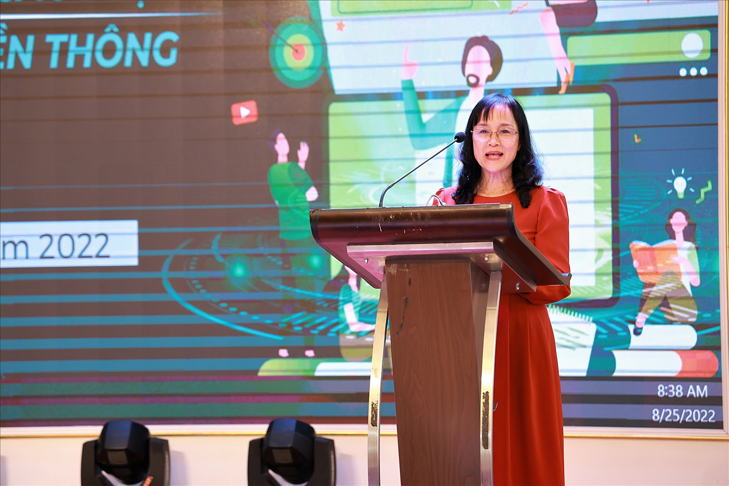 Bà Nguyễn Thị Minh Tâm – Giám đốc chi nhánh Vinamilk Hà Nội chia sẻ tại buổi khai giảng khóa tập huấn