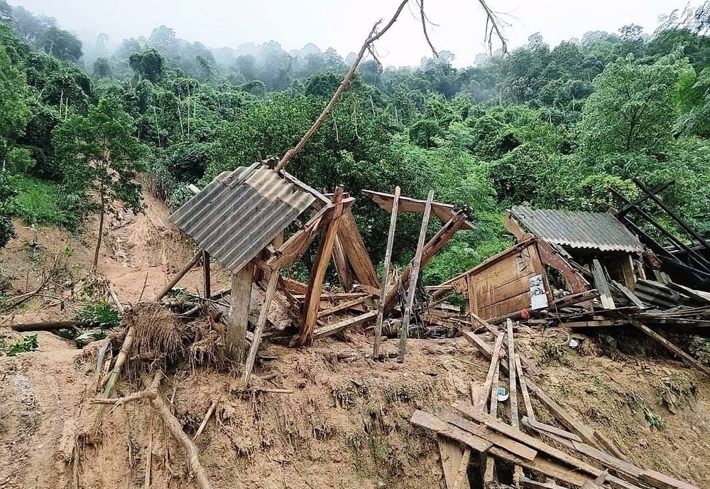 Nhà dân ở xã Bảo Nam bị sụp đổ hoàn toàn
