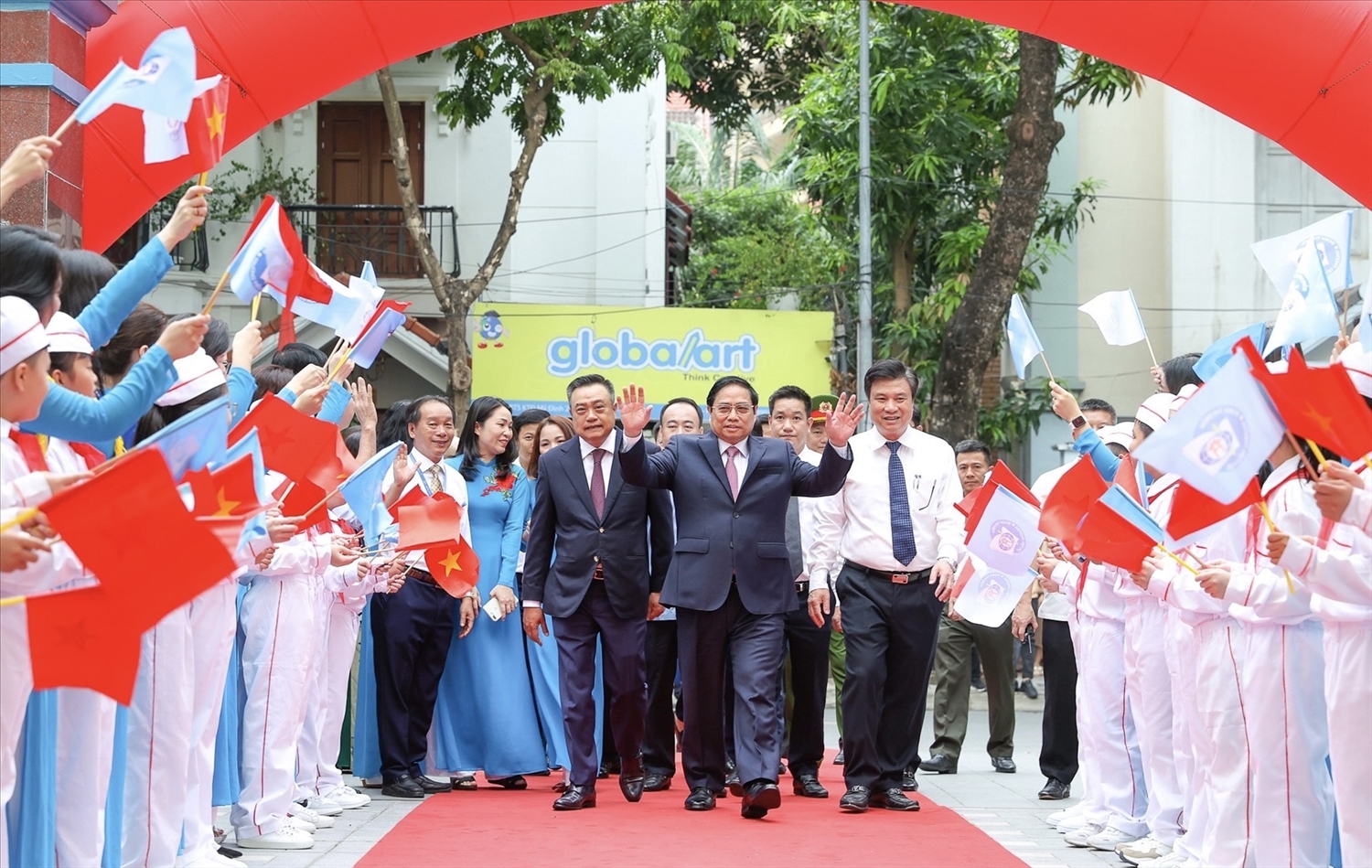 Thủ tướng Chính phủ Phạm Minh Chính đã tới dự lễ khai giảng năm học mới 2022 - 2023 tại Trường Tiểu học Đoàn Thị Điểm, quận Nam Từ Liêm, Hà Nội