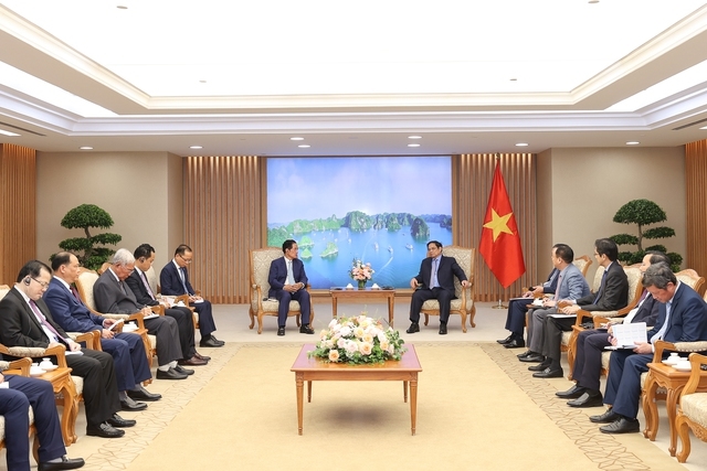 Thủ tướng cảm ơn và đề nghị chính quyền Đô thành Phnom Penh tiếp tục quan tâm hỗ trợ cộng đồng người Việt Nam sinh sống, học tập, làm việc tốt nhất có thể - Ảnh: VGP/Nhật Bắc