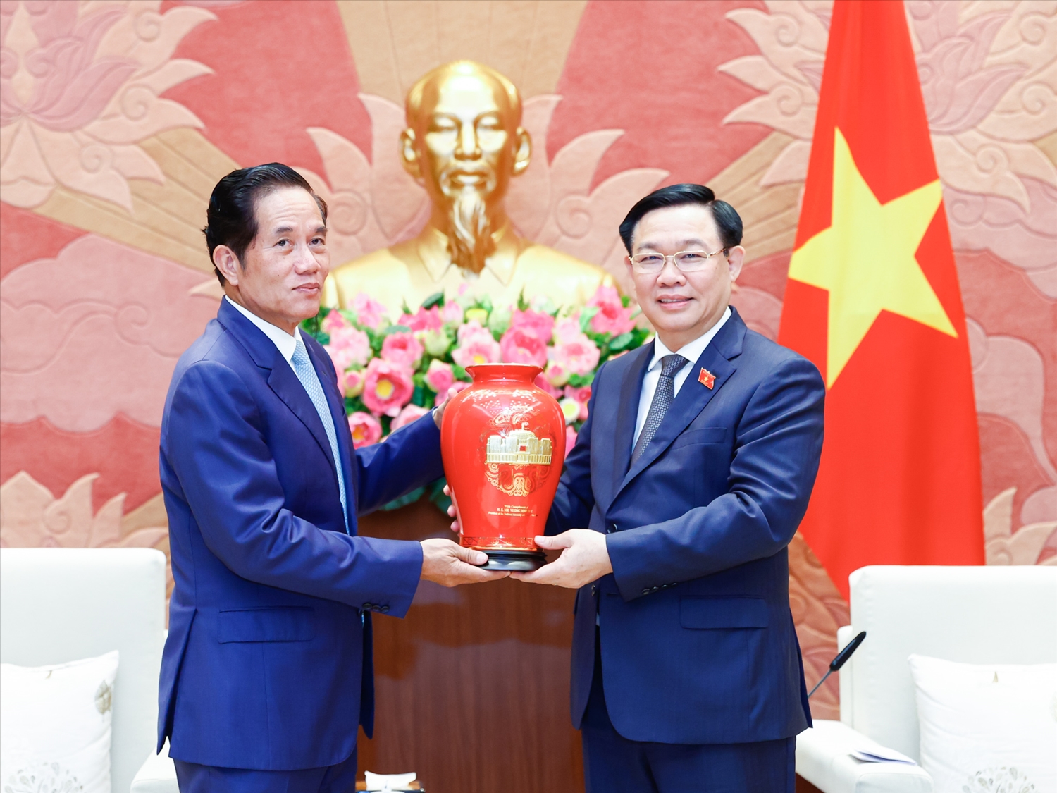 Chủ tịch Quốc hội Vương Đình Huệ đã tiếp Đoàn đại biểu cấp cao Thủ đô Phnôm Pênh, Campuchia 3