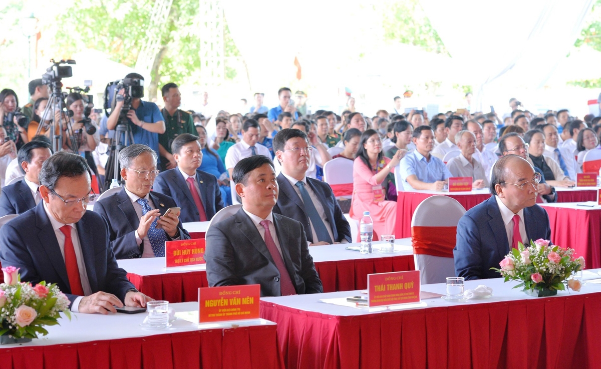 Các đồng chí lãnh đạo, nguyên lãnh đạo Đảng, Nhà nước Việt Nam tham dự buổi Lễ