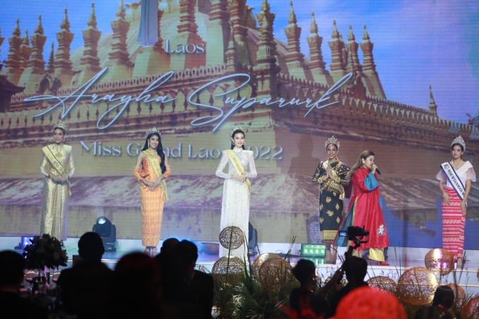 Từ trái qua: người đẹp Thái Lan, Campuchia, Việt Nam, Lào, Myanmar. Ảnh:Maison de Bil