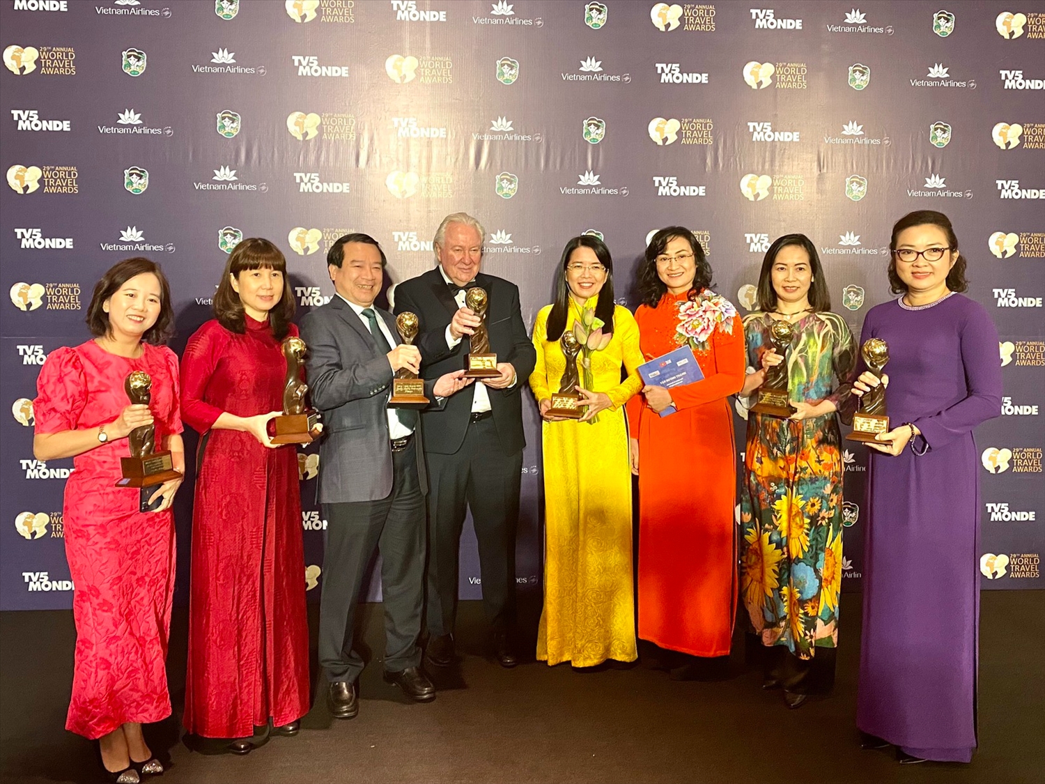 Việt Nam giành nhiều giải thưởng quan trọng tại Lễ trao giải khu vực châu Á và châu Đại Dương của World Travel Awards 2022 (Giải thưởng Du lịch Thế giới)