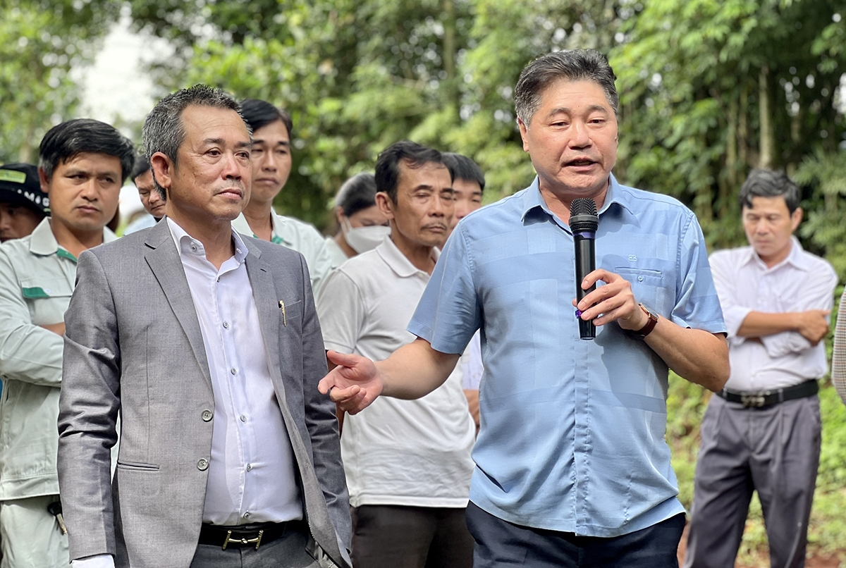 Giám đốc Trung tâm Khuyến nông Quốc gia Lê Quốc Thanh phát biểu khi tham quan mô hình sản xuất cà phê hữu cơ của Công ty Vĩnh Hiệp