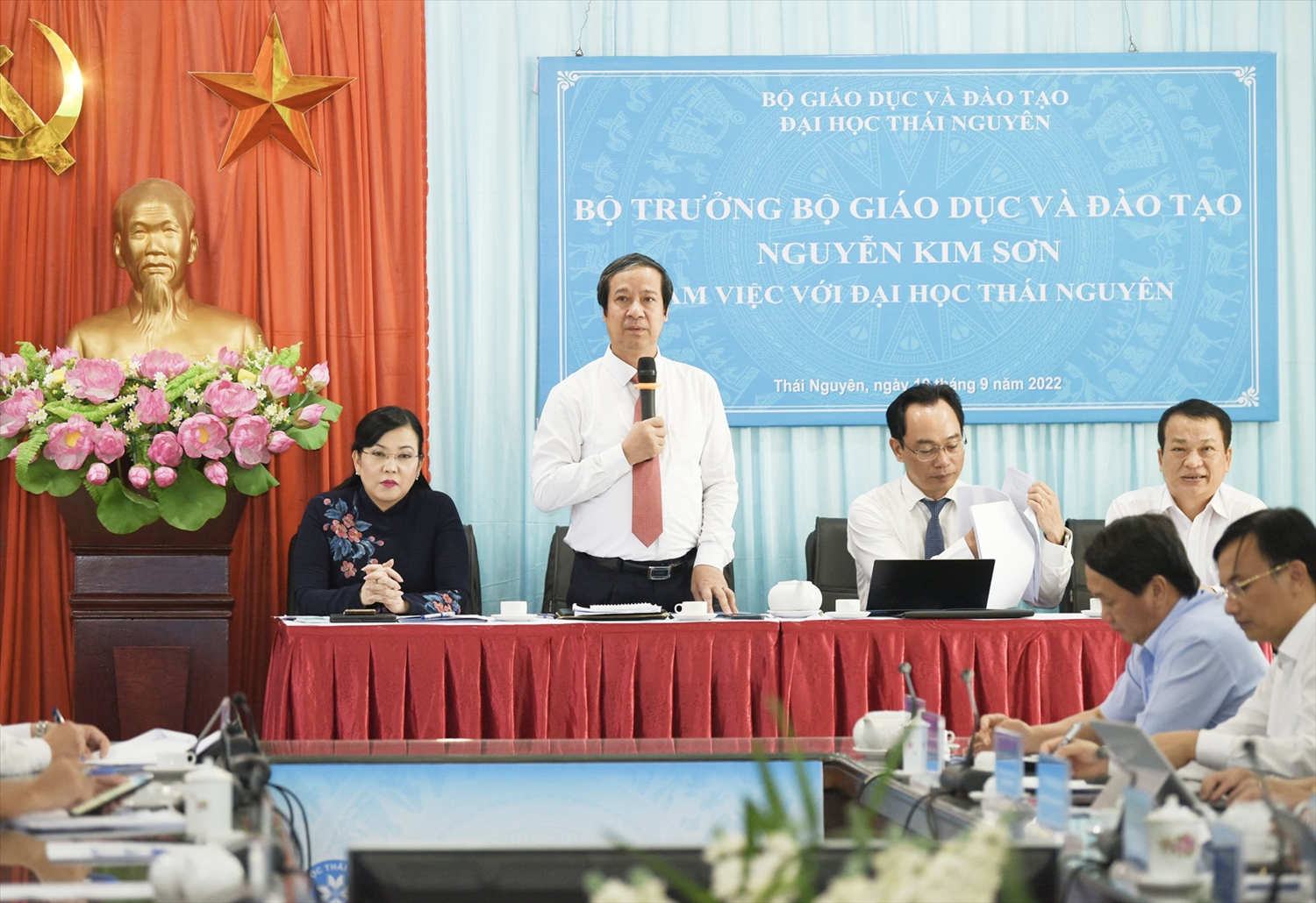 Bộ trưởng Bộ GD&ĐT Nguyễn Kim Sơn phát biểu tại buổi làm việc