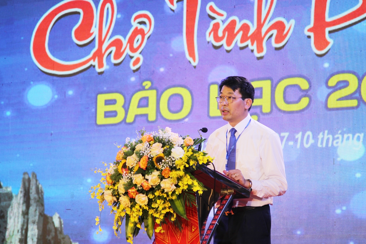 Ông Nguyễn Mạnh Hùng - Chủ tịch UBND huyện Bảo Lạc phát biểu khai mạc Tuần lễ Văn hóa, thể thao, du lịch - Chợ tình Phong lưu huyện Bảo Lạc, năm 2022