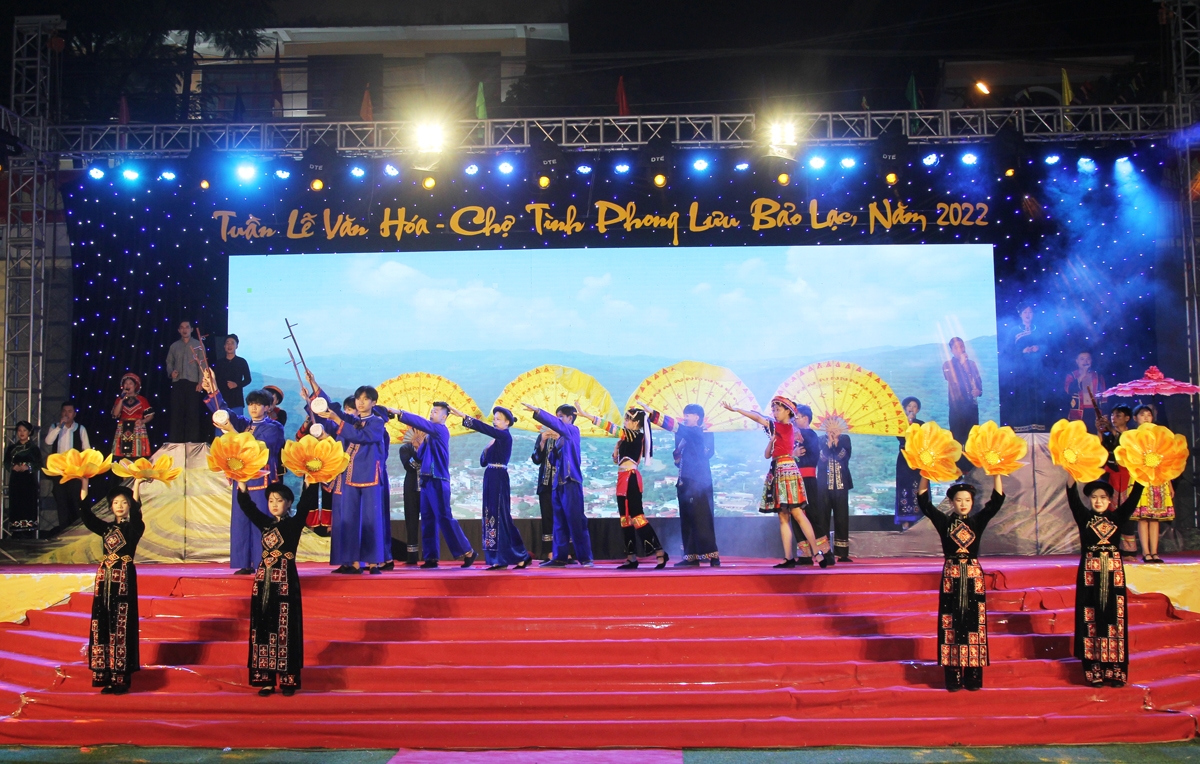 Những tiết mục nghệ thuật đặc sắc tại đêm Khai mạc Tuần lễ Văn hóa, thể thao, du lịch - Chợ tình Phong lưu huyện Bảo Lạc, năm 2022 