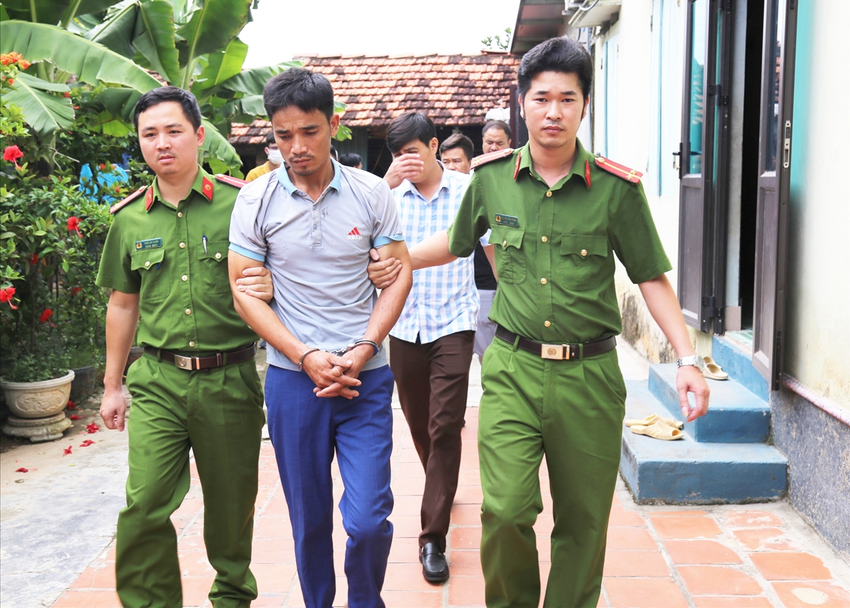 Đối tượng Dương Văn Thế bị cơ quan Cảnh sát điều tra Công an tỉnh Vĩnh Phúc bắt giữ. (Ảnh: CAVP)