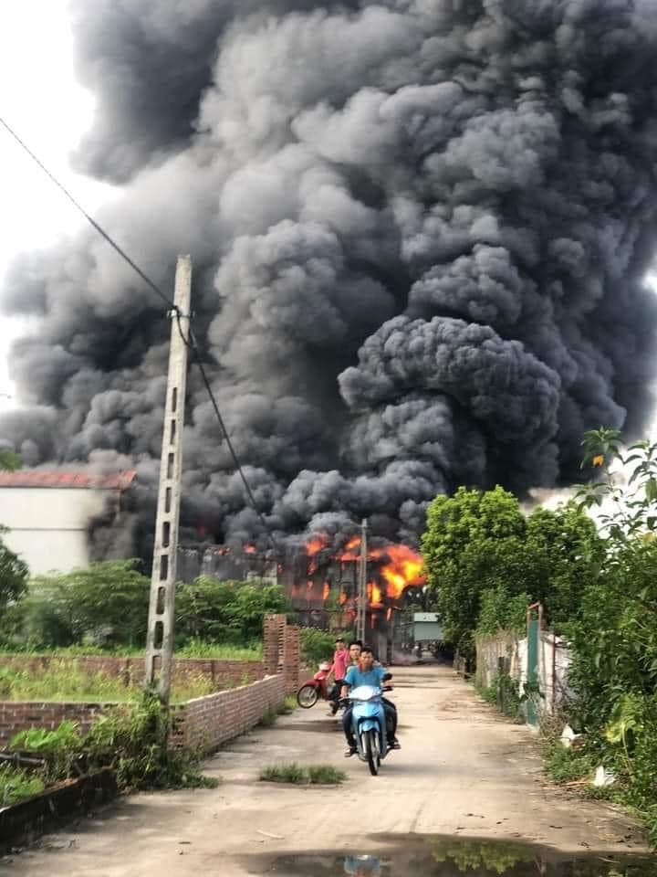 Vụ cháy xưởng chăn, ga, gối, đệm tại huyện Thanh Oai, Thành phố Hà Nội gây hậu quả rất nghiêm trọng làm 03 người chết.