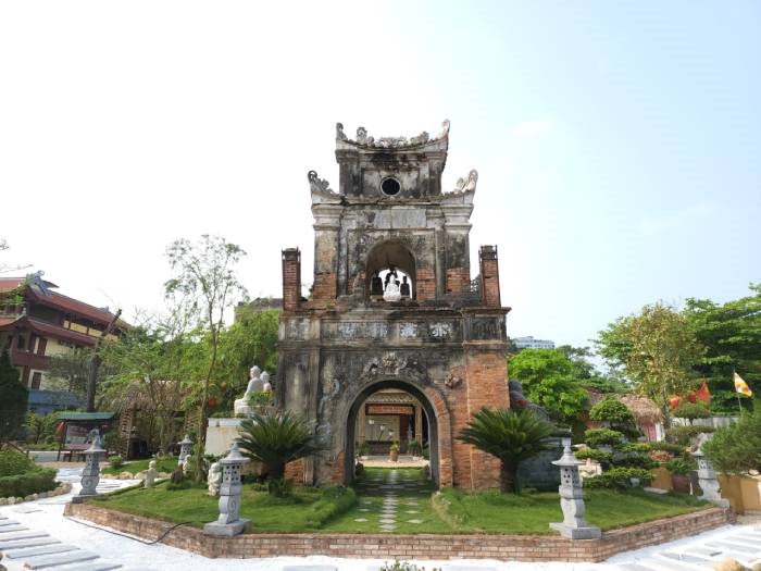Cổng Tam quan và hàng bia đá cũ được lưu giữ đến ngày nay tại Tùng Lâm Diệc Cổ