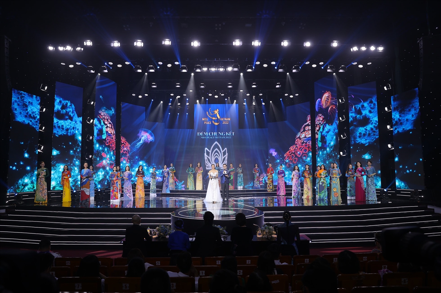 Sân khấu hoành tráng tại cuộc thi “Miss Peace Vietnam 2022“. Ảnh: BLĐ