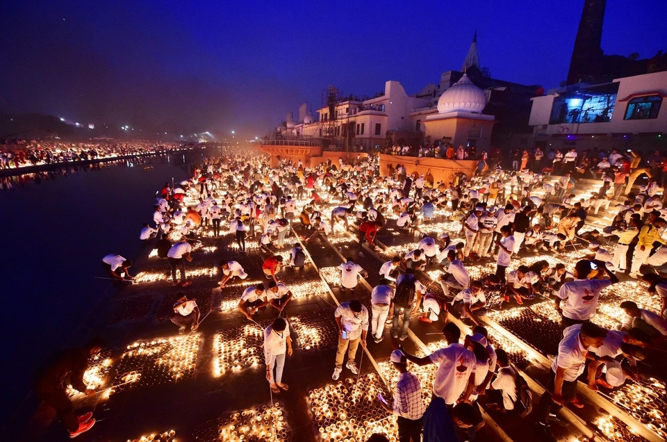  Lễ hội Diwali thu hút hàng triệu người theo đạo Hindu, đạo Sikh, đạo Jain và một số Phật tử tham gia