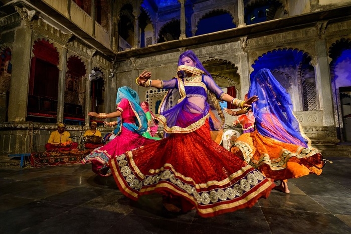 Những điệu múa truyền thống được biểu diễn trong suốt quá trình lễ hội