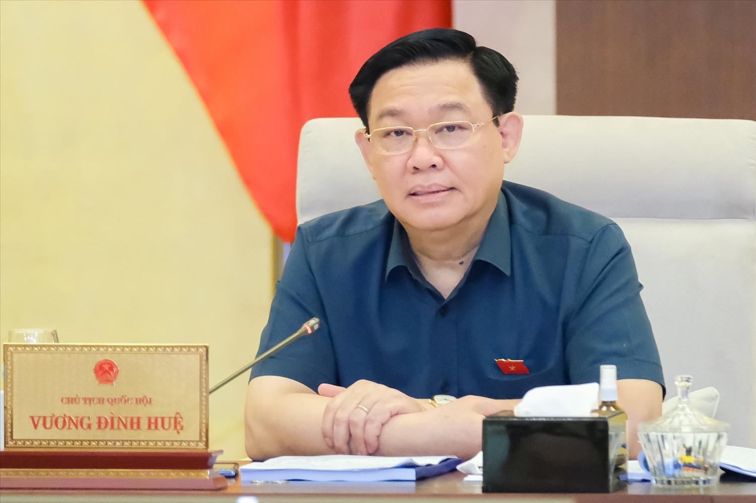 Chủ tịch Quốc hội Vương Đình Huệ phát biểu gợi ý một số nội dung thảo luận.