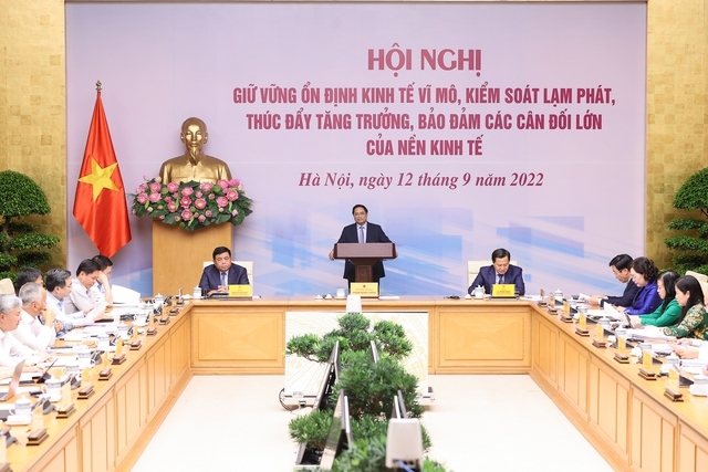 Thủ tướng Phạm Minh Chính chủ trì Hội nghị về giữ vững ổn định kinh tế vĩ mô, kiểm soát lạm phát, thúc đẩy tăng trưởng và bảo đảm các cân đối lớn của nền kinh tế - Ảnh: VGP/Nhật Bắc