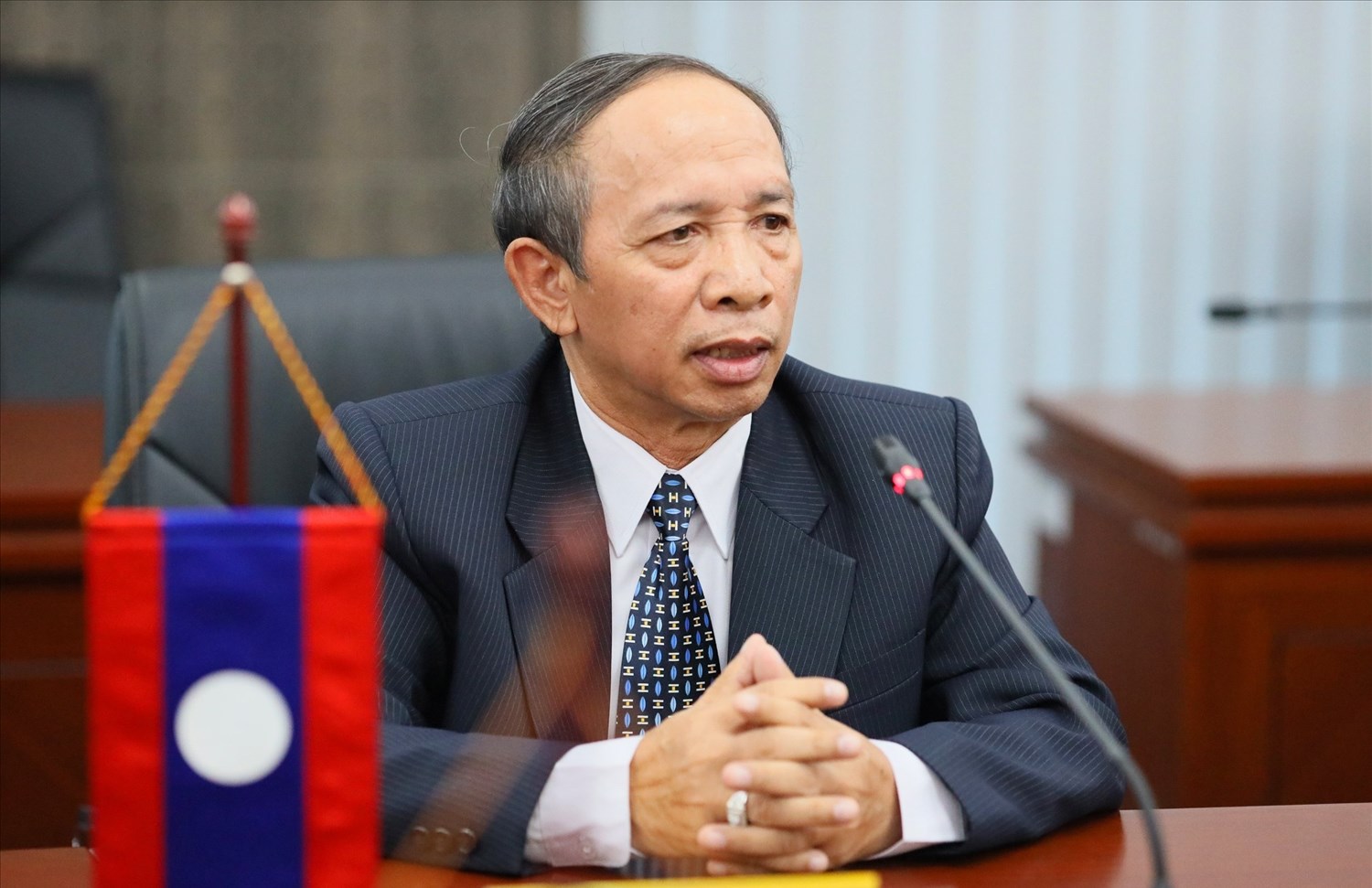 Phó Chủ tịch Thường trực Ủy ban Trung ương Mặt trận Lào xây dựng đất nước Khăm -Phởi Bút - Đa -Viêng phát biểu tại buổi gặp mặt 