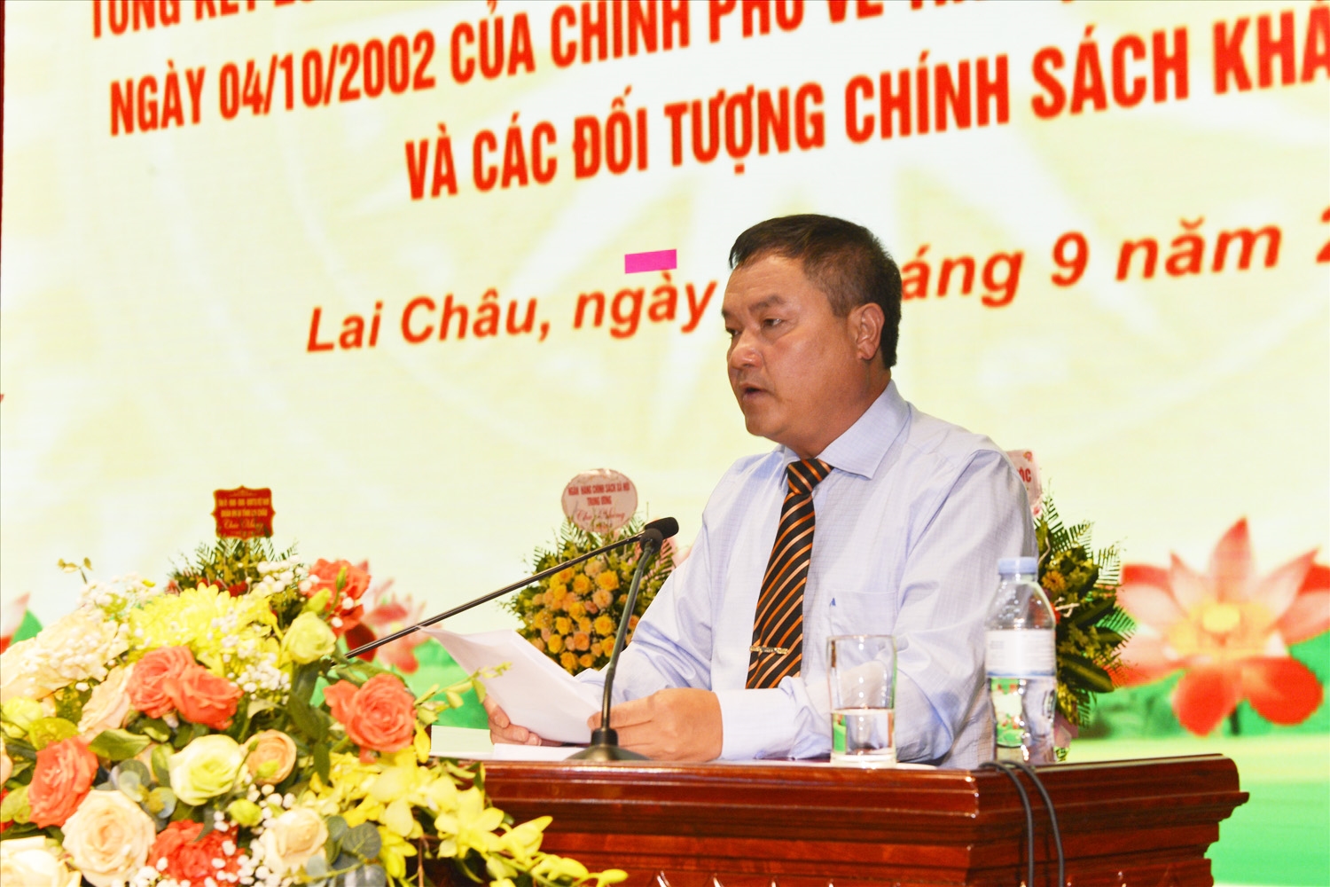 Ông Giàng A Tính - Phó Chủ tịch UBND tỉnh Lai Châu khai mạc Hội nghị