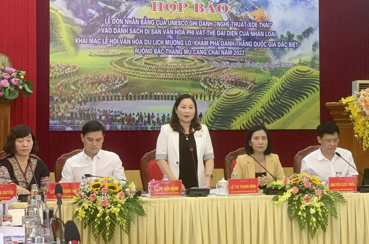Ủy viên Ban Chấp hành Đảng bộ tỉnh, Phó Chủ tịch UBND tỉnh Yên Bái Vũ Thị Hiền Hạnh phát biểu tại buổi Họp báo