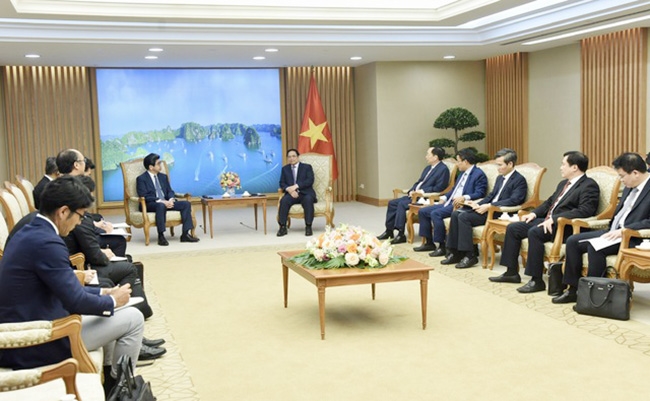 Thủ tướng đề nghị JBIC tiếp tục mở rộng các khoản vay với lãi suất ưu tiên dành cho các doanh nghiệp Nhật Bản và Việt Nam tham gia vào các dự án hợp tác giữa hai nước theo tinh thần chương trình hợp tác ODA thế hệ mới mà Thủ tướng hai nước đã trao đổi. (Ảnh: VGP/Nhật Bắc)