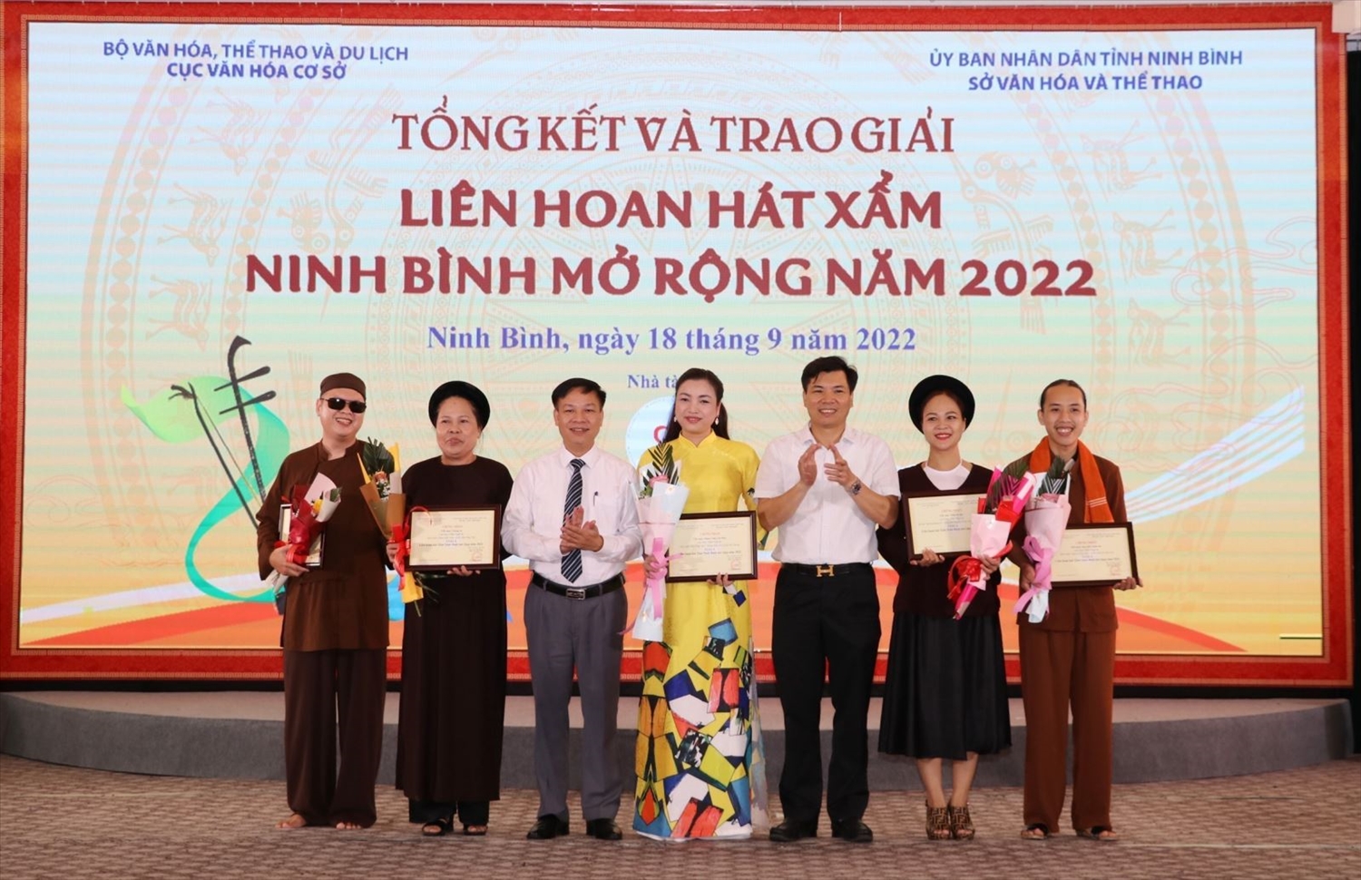 Ban Tổ chức liên hoan hát Xẩm mở rộng năm 2022 trao giải A cho 5 tiết mục.