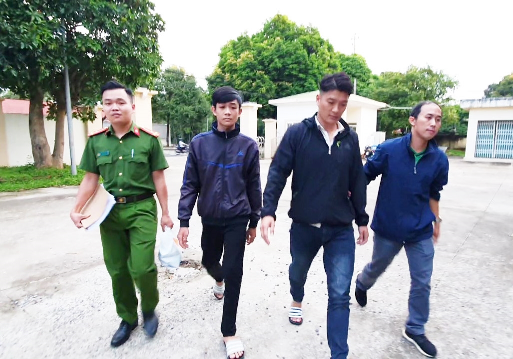 Đội Cảnh sát hình sự Công an Tp. Buôn Ma Thuột bắt giữ Phương và Đạt