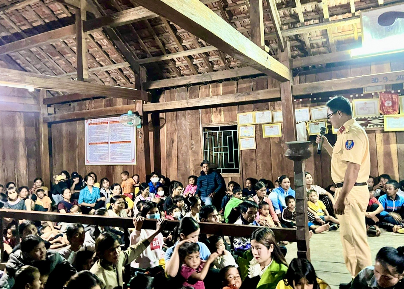 Công an tỉnh Gia Lai thường xuyên đẩy mạnh tuyên truyền trong vùng đồng bào DTTS nhằm đẩy lùi vấn nạn xâm hại tình dục trẻ em