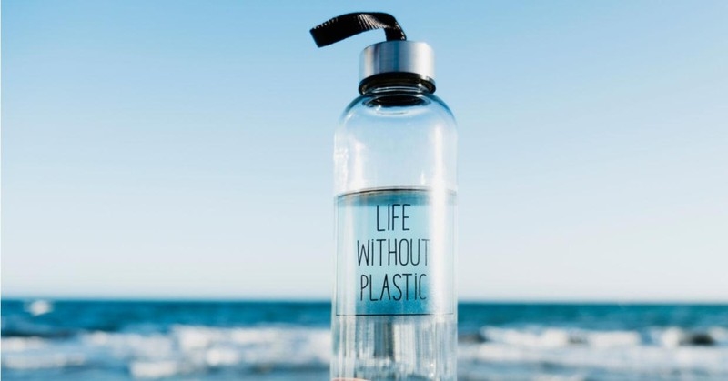 Hãy tránh xa đồ nhựa dùng một lần (Ảnh: Shutterstock)