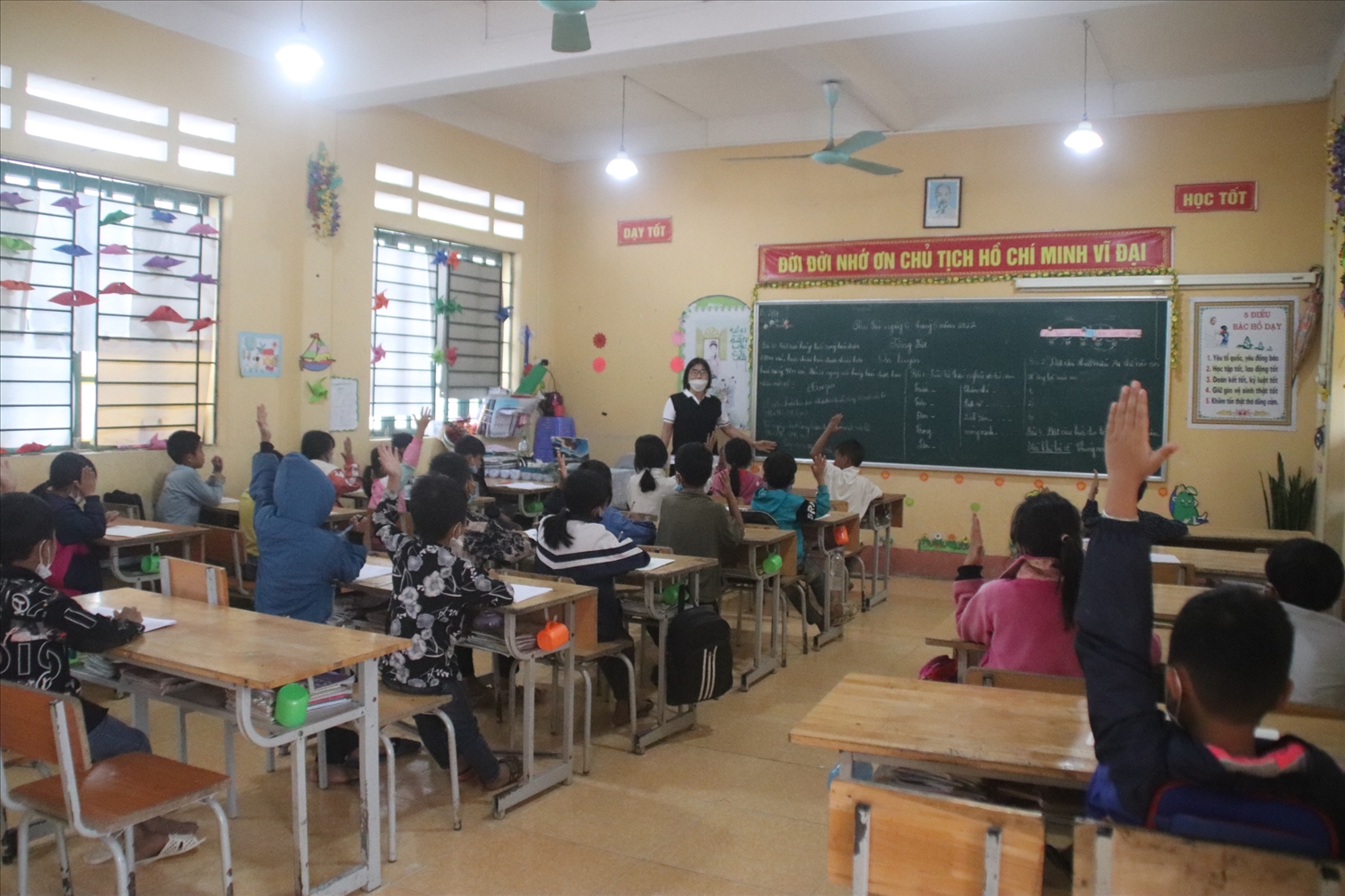 Một giờ học của học sinh trường PTDT Bán trú Tiểu học và THCS A Mú Sung, xã A Mú Sung, huyện Bát Xát, tỉnh Lào Cai