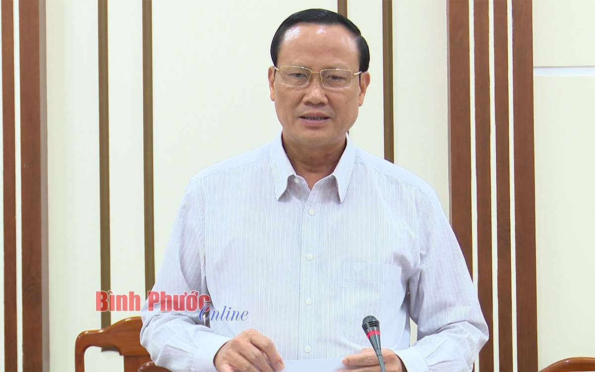 Phó Bí thư Huyện ủy, Chủ tịch UBND huyện Lê Quang Oanh thông tin về những kết quả quan trọng của huyện đối với công tác dân tộc 