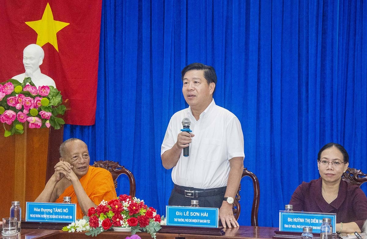 Thứ trưởng, Phó Chủ nhiệm Lê Sơn Hải phát biểu tại Hội Đoàn kết SSYN tỉnh Sóc Trăng 