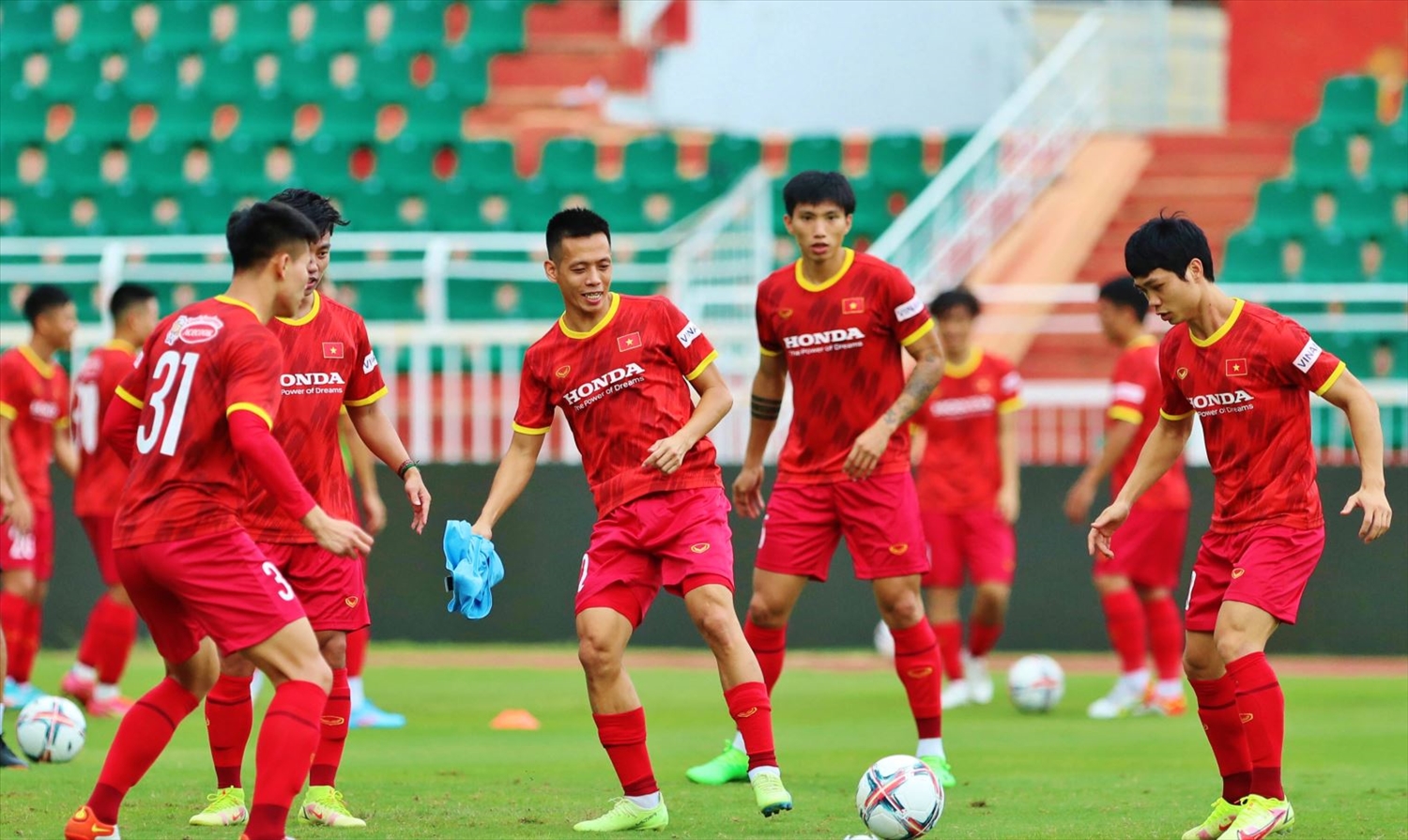 Đội tuyển Việt Nam đang có sự cạnh tranh tích cực. Ảnh: VFF.