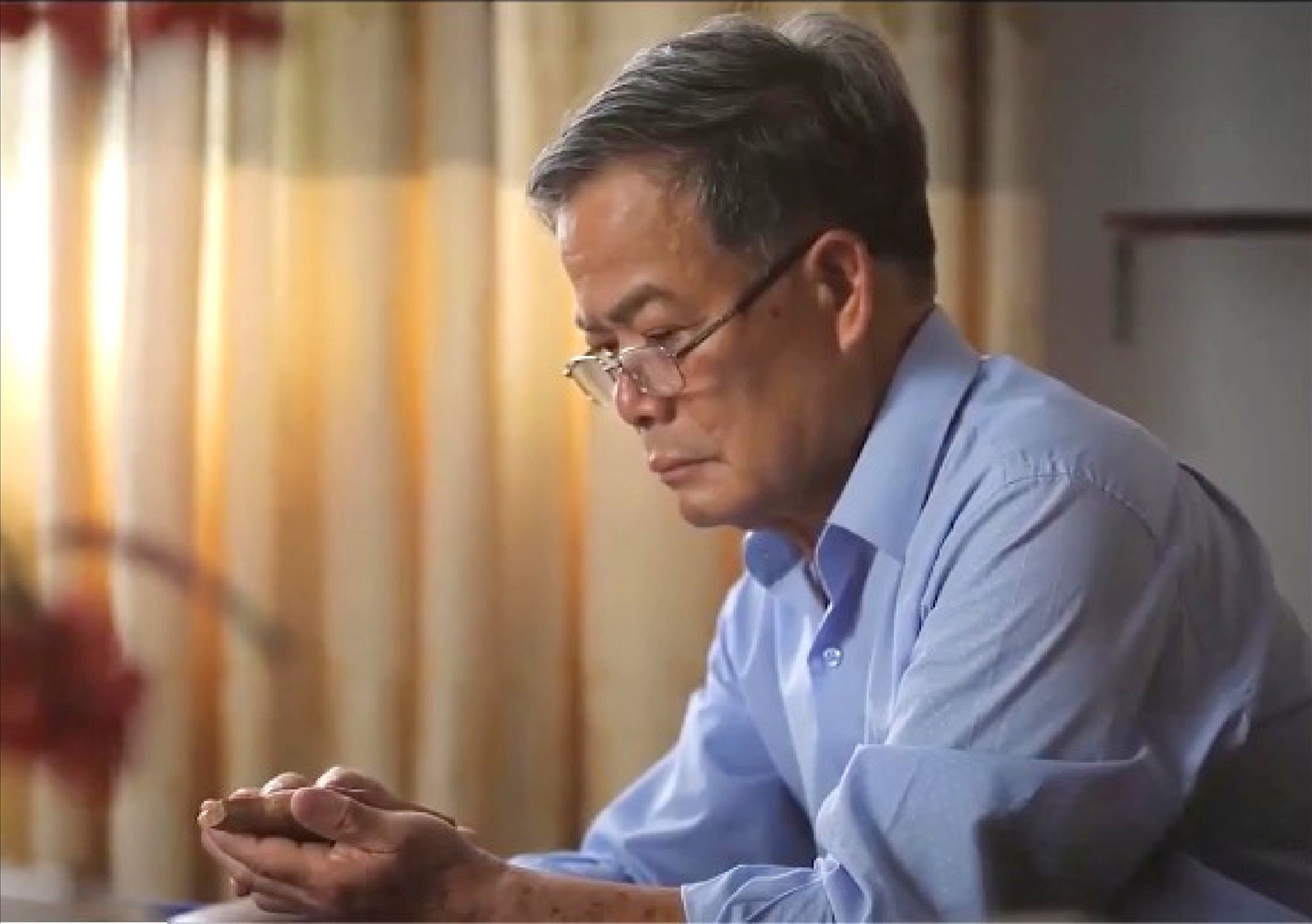 Ông Văn Đình Thành (67 tuổi, ở P.Quyết Thắng, TP.Kon Tum, tỉnh Kon Tum) với kho báu hơn 15.000 mẫu vật.