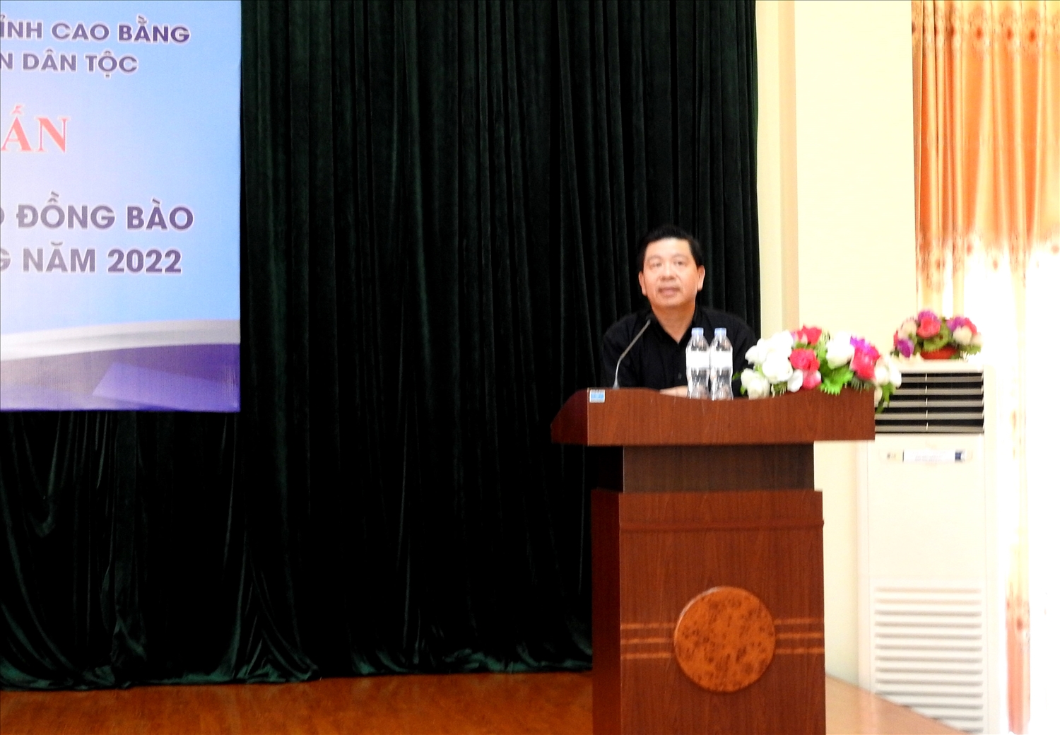 Thứ trưởng, Phó Chủ nhiệm UBDT Lê Sơn Hải dự và chỉ đạo Hội nghị 