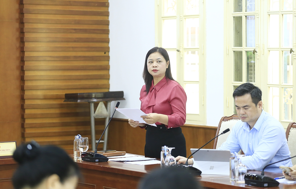 Vụ Trưởng Vụ Văn hóa dân tộc Nguyễn Thị Hải Nhung thông tin tại buổi Họp báo