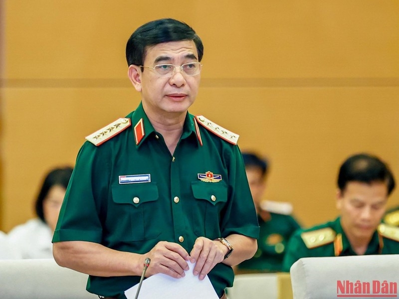 Đại tướng Phan Văn Giang, Bộ trưởng Quốc phòng, trình bày báo cáo tóm tắt về dự án Luật Phòng thủ dân sự