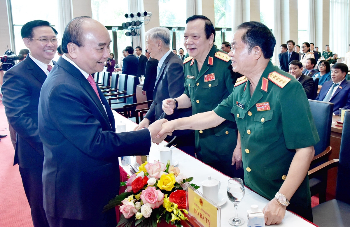 Chủ tịch Nước Nguyễn Xuân Phúc, Chủ tịch Quốc hội Vương Đình Huệ với các đại biểu. (Ảnh: Lâm Hiển)