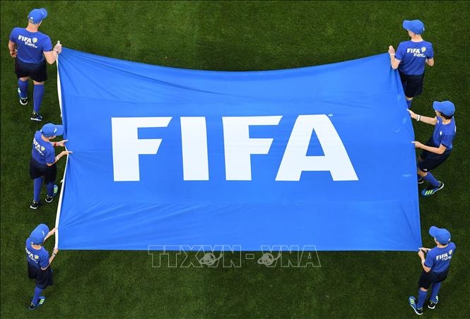 Lá cờ của Liên đoàn Bóng đá thế giới (FIFA). Ảnh minh họa: AFP/TTXVN