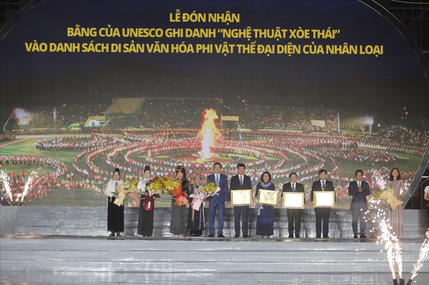 Giây phút lịch sử được đón chờ nhất, Lễ Trao - Đón nhận Bằng của UNESCO ghi danh “Nghệ thuật Xòe Thái” vào Danh sách Di sản văn hóa phi vật thể đại diện của nhân loại