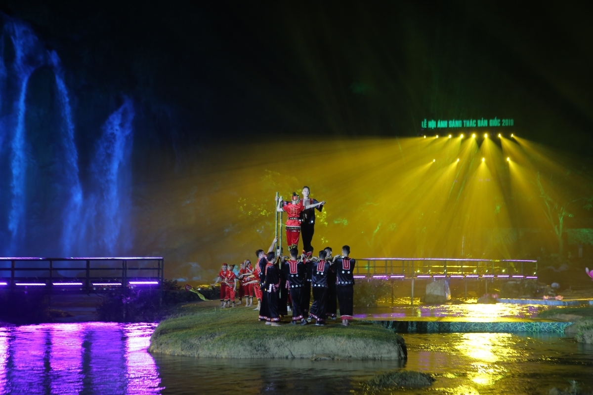 Lễ hội du lịch thác Bản Giốc năm 2019 với điểm nhấn là lễ hội ánh sáng ngay bên thác nước.
