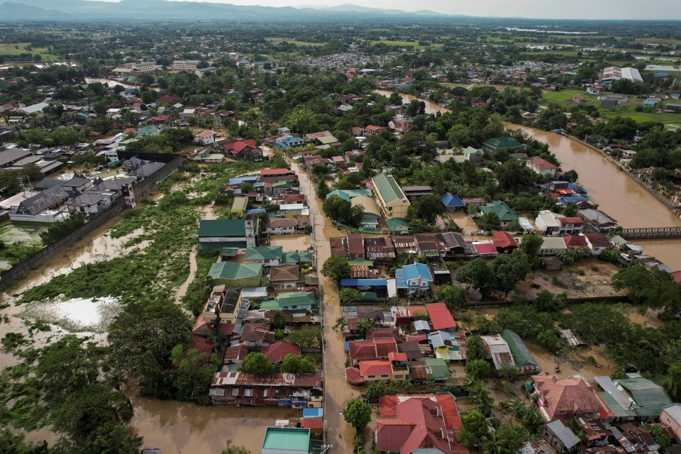 Một khu vực ở huyện San Miguel, tỉnh Bulacan hứng chịu trận lụt sau bão. Ảnh: Reuters.