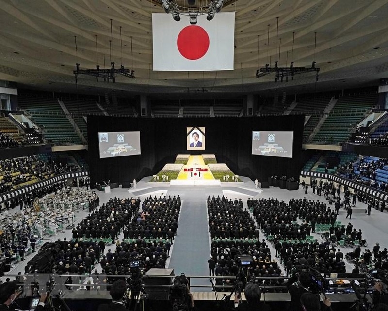 Toàn cảnh Lễ Quốc tang cố Thủ tướng Nhật Bản Abe Shinzo tại Nippon Budokan ở thủ đô Tokyo, ngày 27/9/2022. (Ảnh: Kyodo/TTXVN)